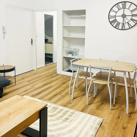 Apartment La Pupille De La Nation D'aurillac, 4 Pers, Wifi
